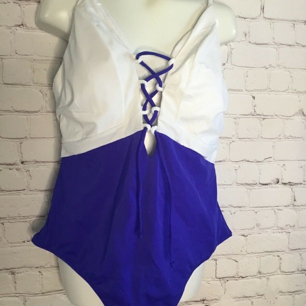 NWOT Towowge Women's‎ ColorBlock White/Blue One Piece Lace Up Swimsuit Size 3
